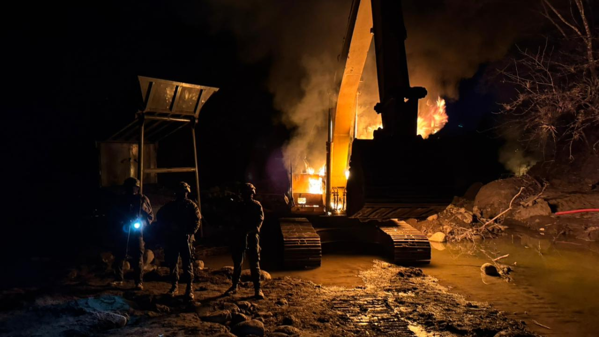 El Ejército destruyó maquinaria pesada utilizada por mineros ilegales en un campamento clandestino en el sector TUBURO