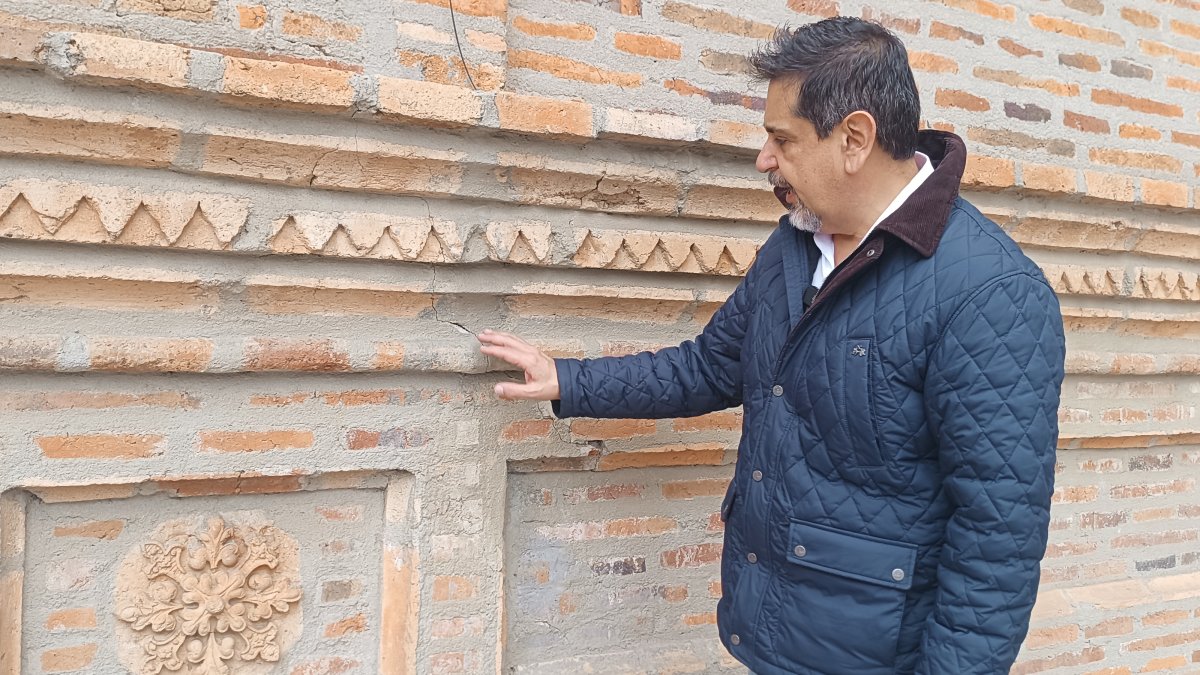Juan Izquierdo, arquitecto encargado de la recuperación, explicó que se utilizó un sistema de georadar para identificar las grietas y micro grietas que existen en la Catedral de La Inmaculada.
