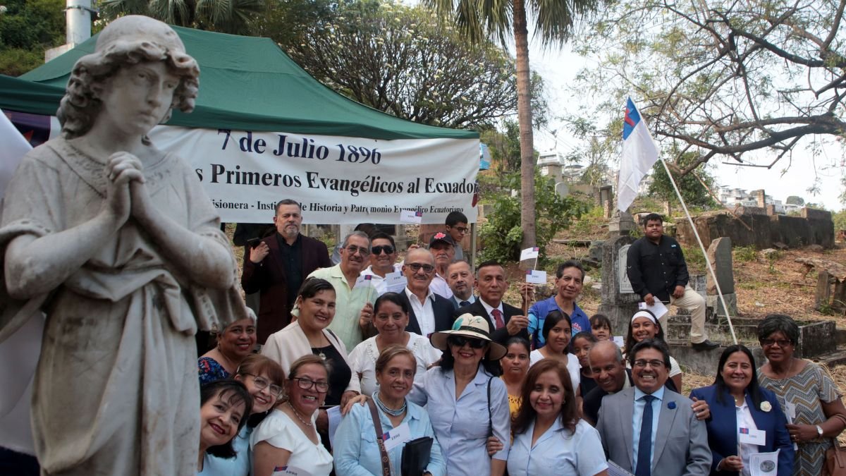 En un acto simbólico, pastores y líderes evangélicos rindieron tributo a George Fisher, misionero que dejó huellas de fe y obediencia en Ecuador.
