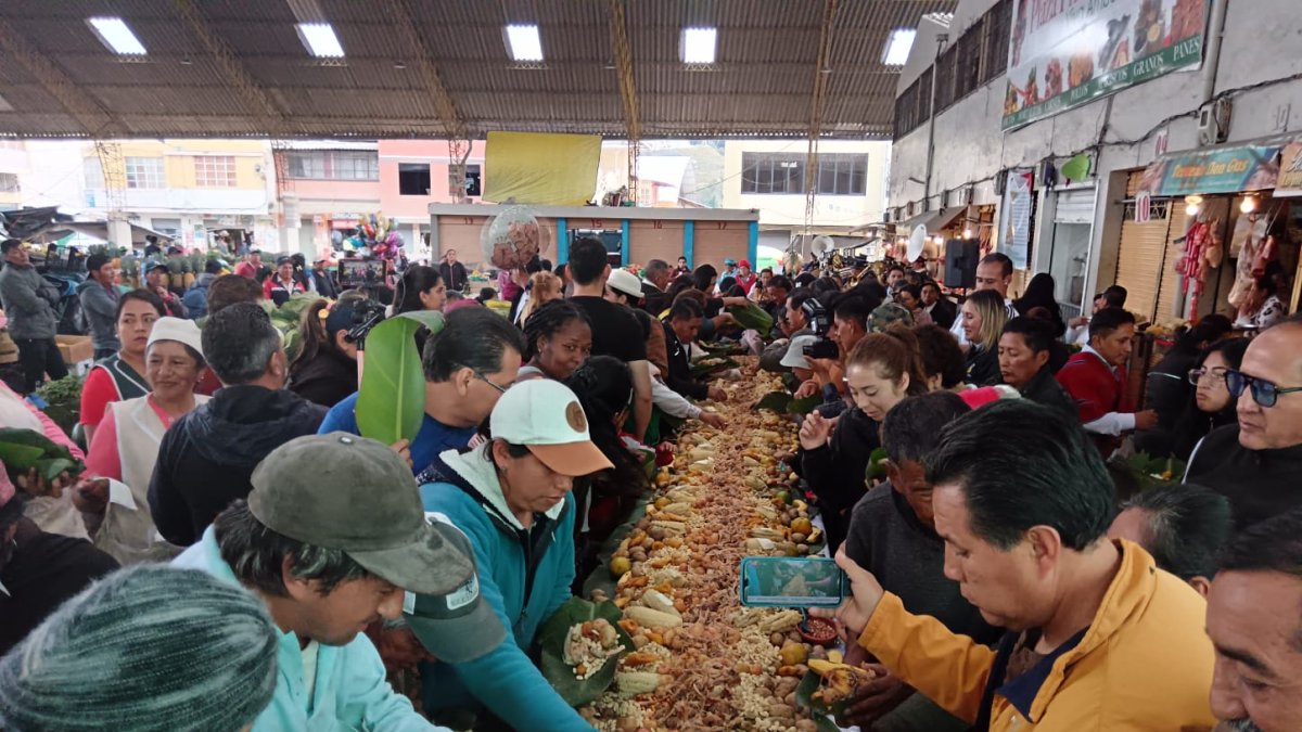 Unión. Al menos 100 comerciantes participaron de la pampamesa.