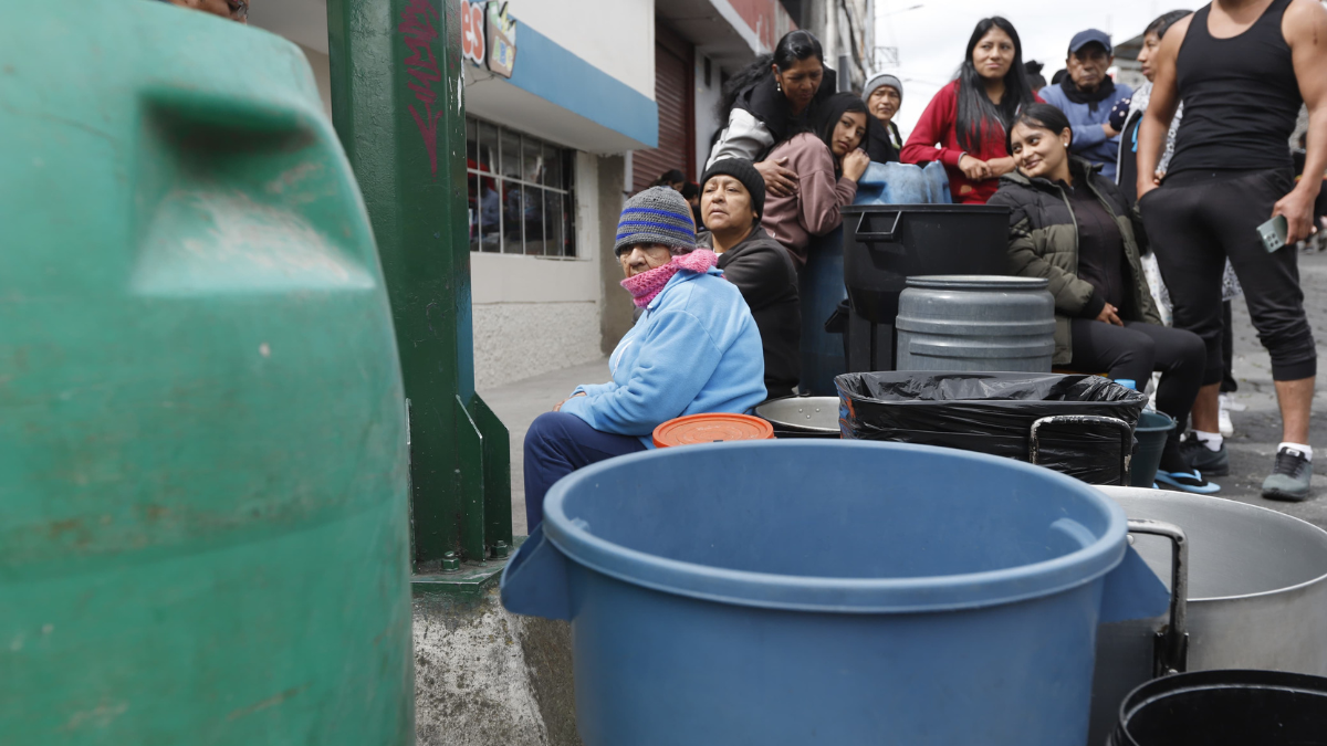 En el sur de Quito no cuentan con el líquido vital desde hace siete días.
