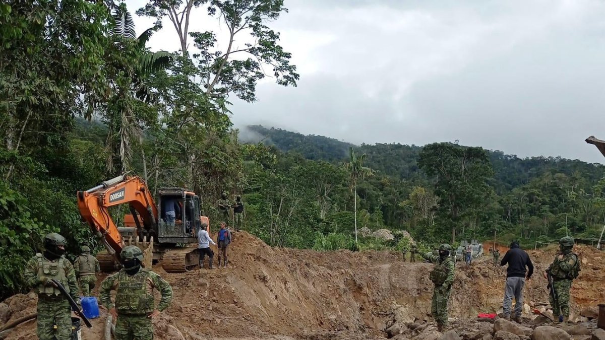 Fuerzas Armadas ejecutaron dos operativos contra la minería ilegal en Zamora Chinchipe