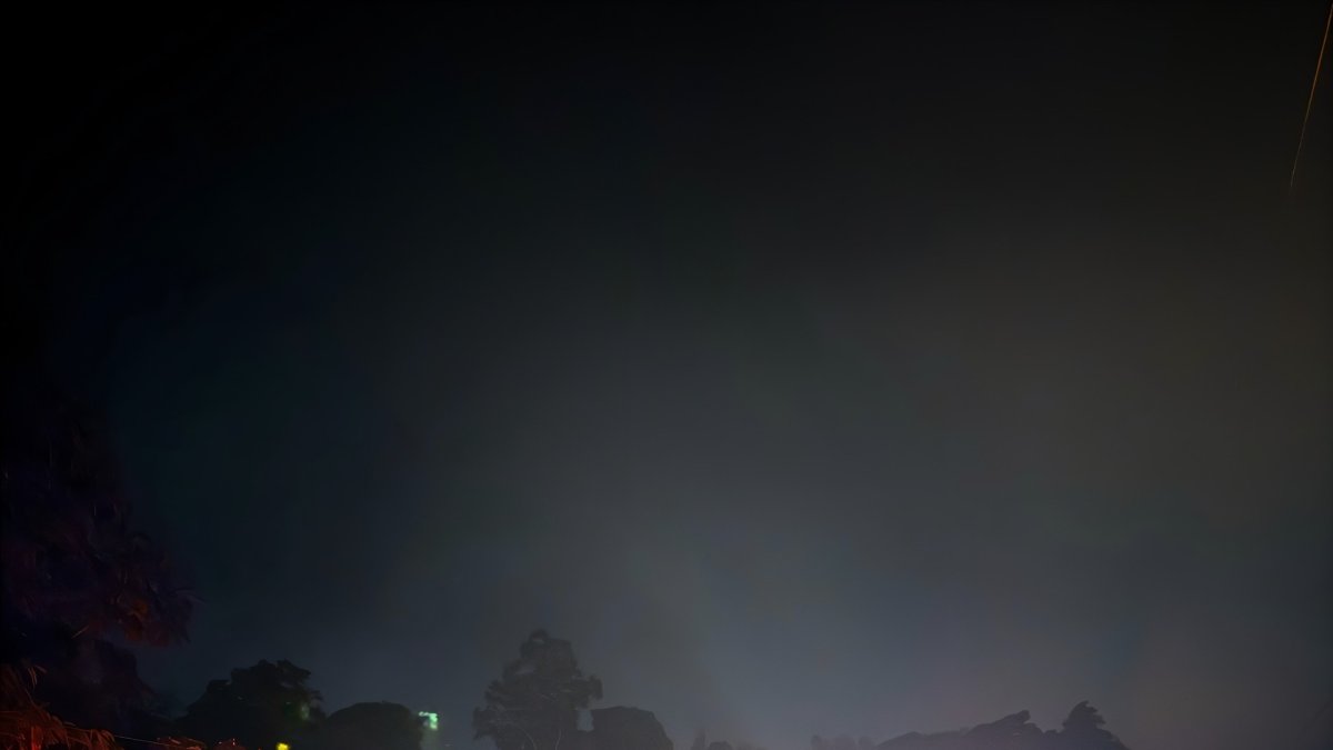 Persecución. Tras la persecución el auto quedó volcado en la vía, el adolescente se encontraba en la parte trasera del vehículo desorientado.