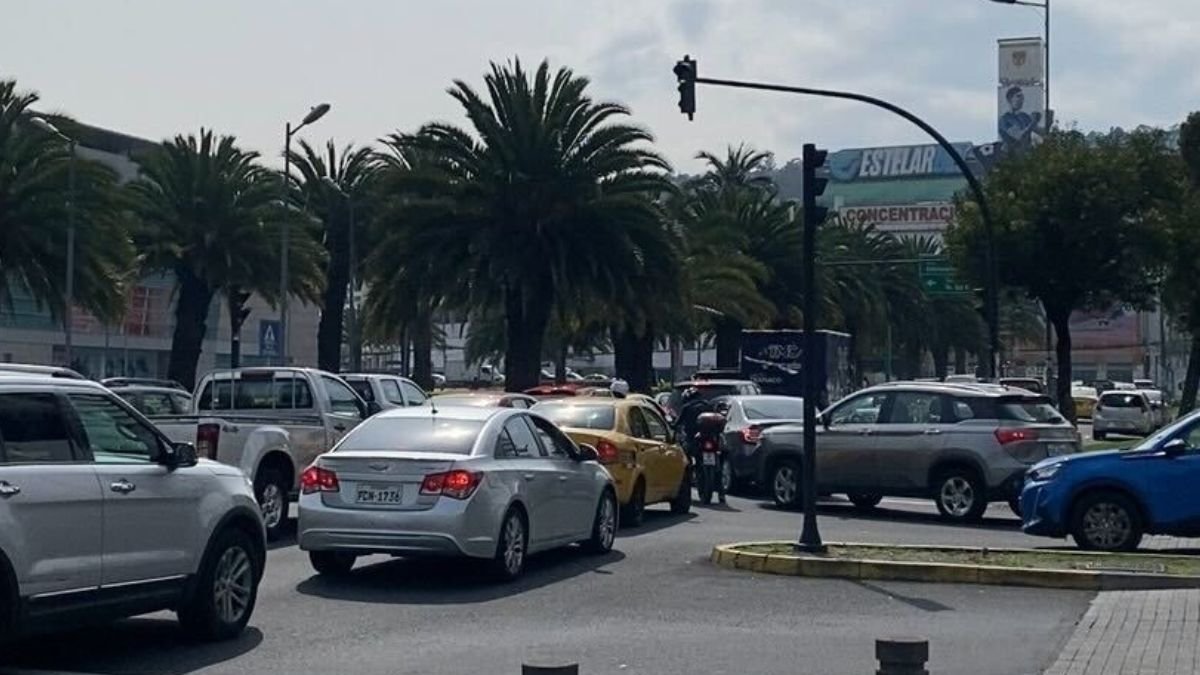 La medida rige para autos y motos. Hay siete excepciones establecidas, entre ellas para el transporte público.