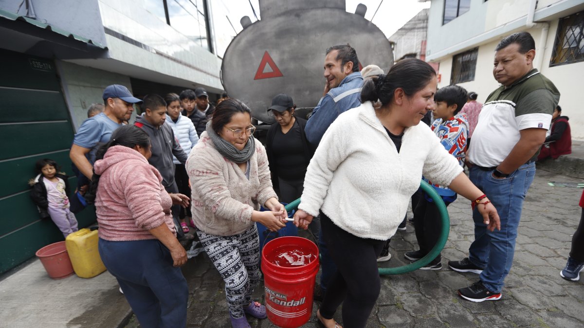 Los vecinos aseguran que el agua de los tanqueros no abastece la demanda.