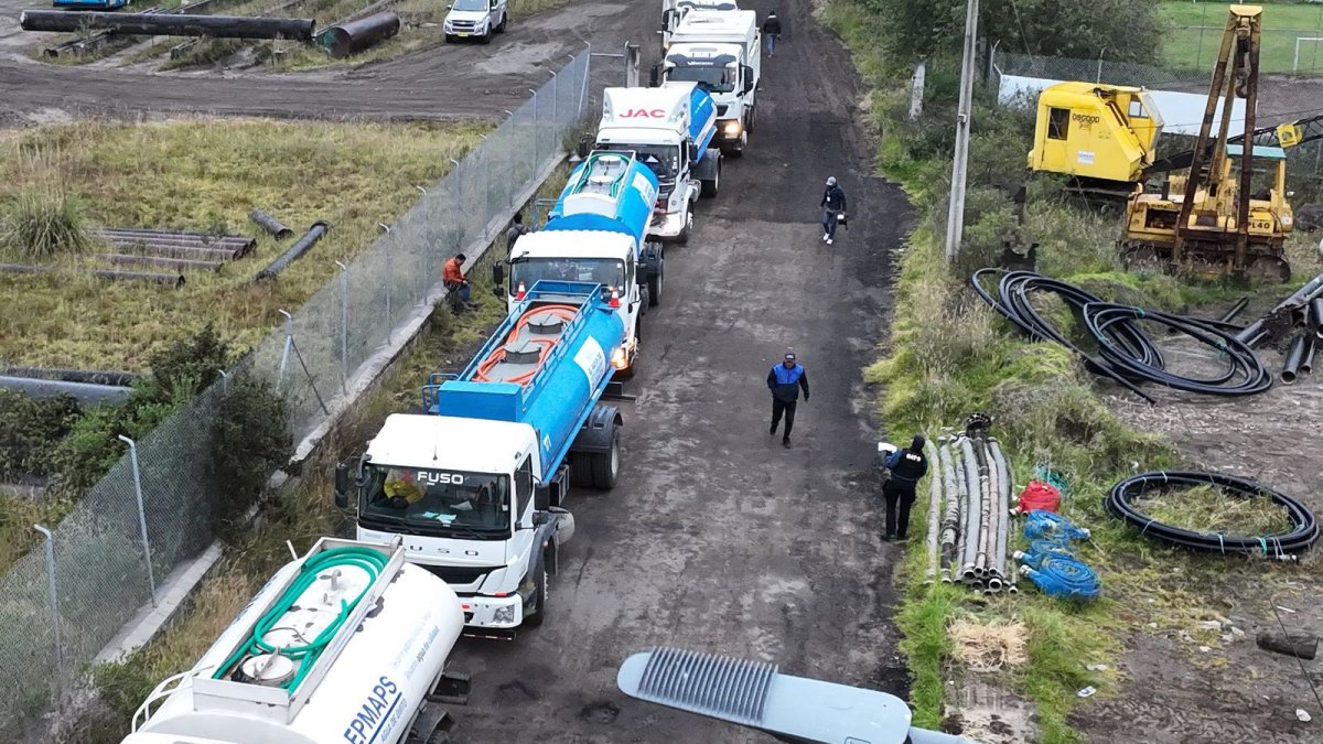 Este 13 de julio de 2025, 60 tanqueros distribuyen agua en el sur de Quito.