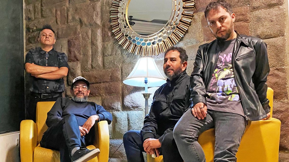 De izquierda a derecha: Álvaro Ruiz (batería), Edgar Castellanos (voz y guitarra), Francisco Charvet (bajo) y Pablo Dávila (voz y guitarra).