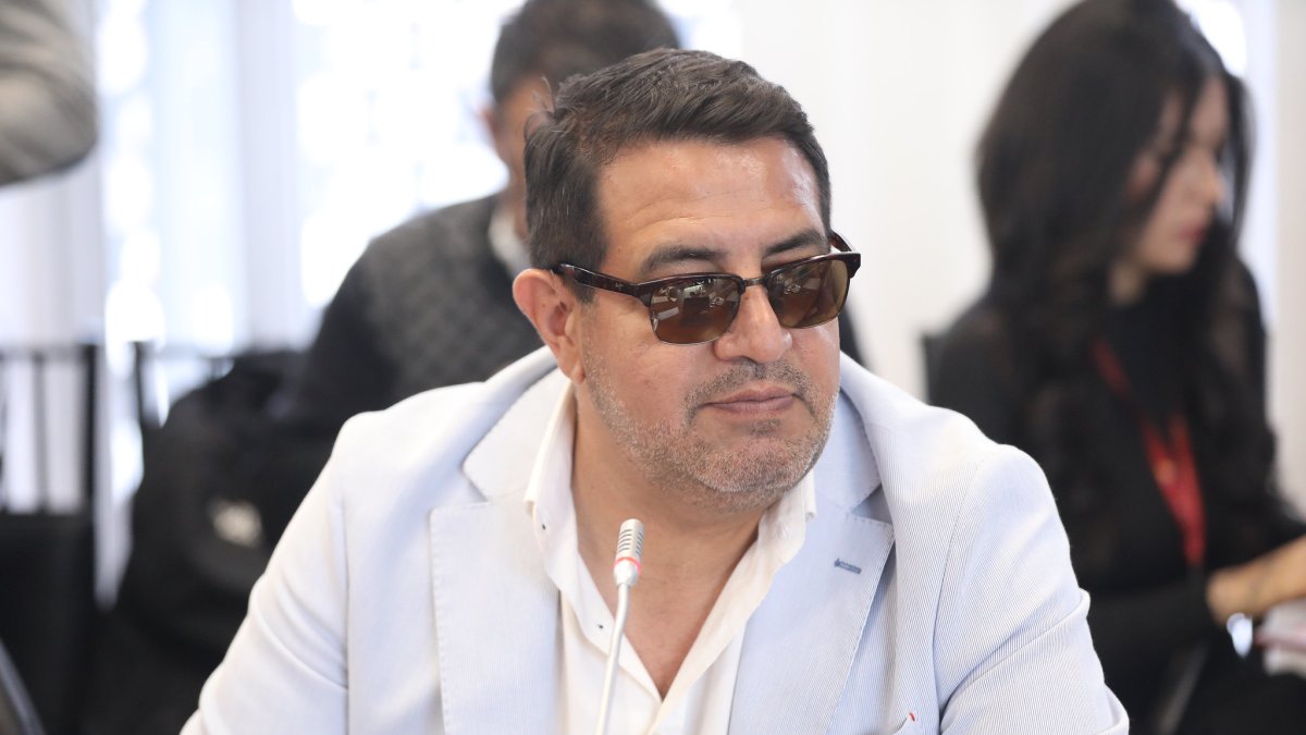 Santiago Díaz Asque fue suplente de Priscila Schettini, quien tiene suspendido sus derechos políticos.