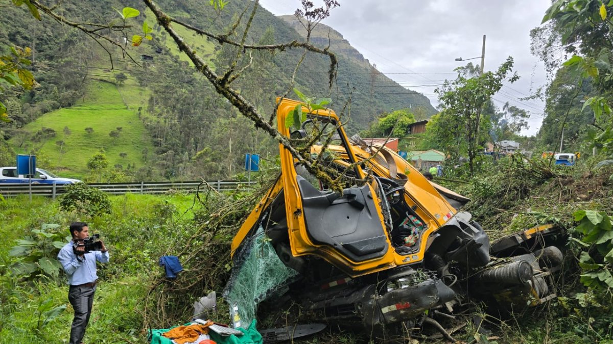 Un hombre falleció en un siniestro de tránsito ocurrido en el kilómetro 12 de la vía Cuenca- Molleturo- El Empalme.