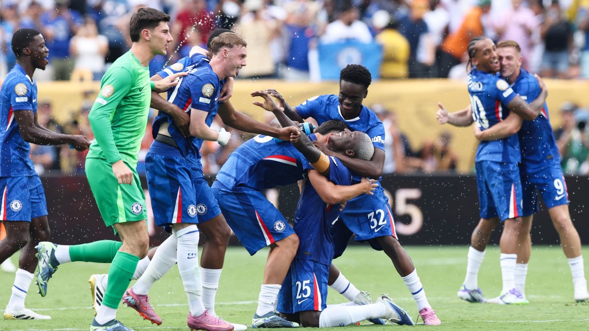 Moisés Caicedo celebra su título del Mundial de Clubes en el MetLife Stadium, de Nueva Jersey.