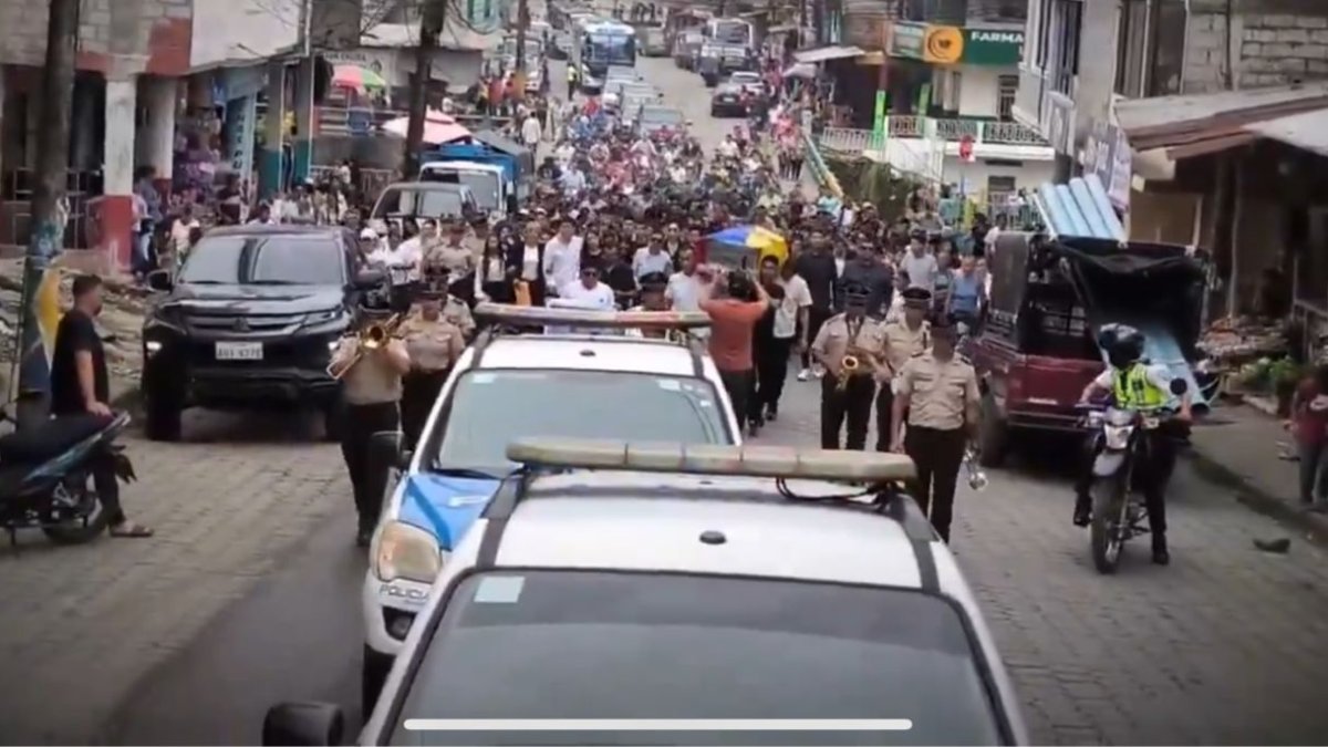 Julio Alexander fue despedido con honores en su natal Caluma, provincia de Bolívar