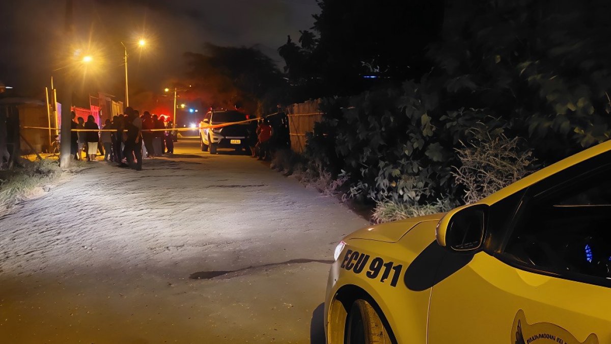 El cadáver fue hallado en la parte posterior de una vivienda del barrio Ernesto González, una zona periférica de La Libertad.