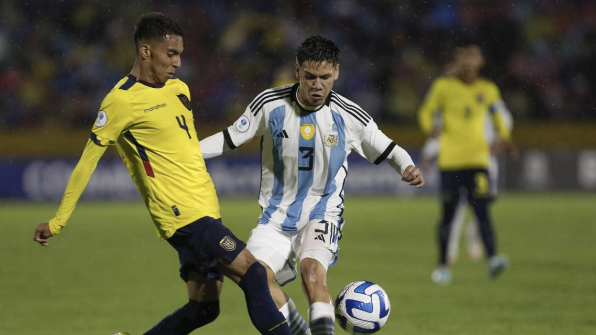 Entrenamiento con Delfín SC en el Complejo Los Geranios, previo al duelo ante Barcelona SC en Manta.
