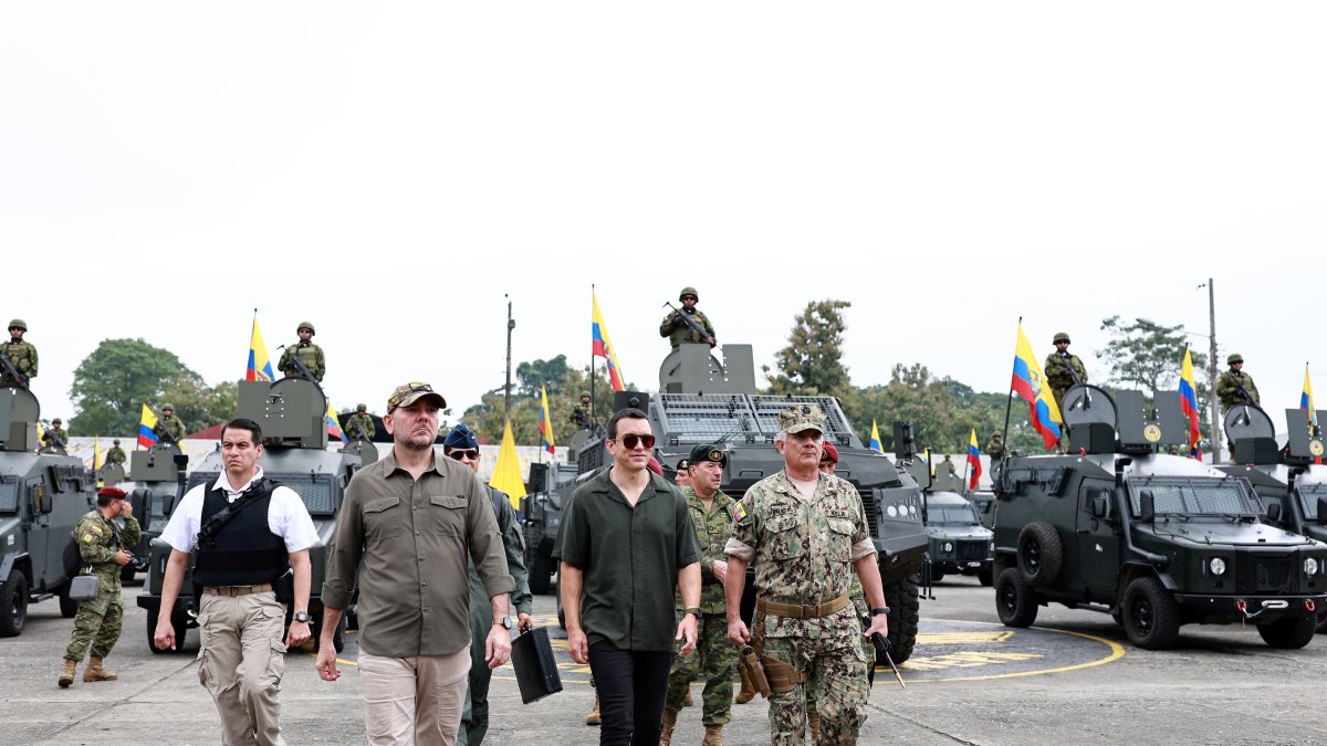 La entrega incluyó 33 unidades del modelo DAVID y 2 vehículos blindados MBOMBE 6, ambos equipados con tecnología.
