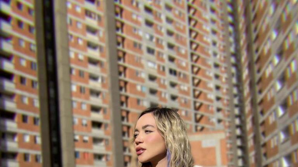 La artista empezó su trayectoria en 2015 interpretando clásicos de la cumbia, luego inició su fase como compositora