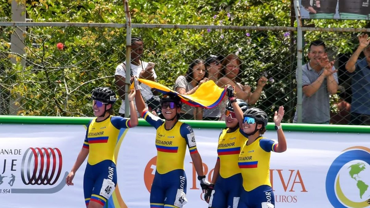 Parte de la delegación ecuatoriana luego de uno de los oros conseguidos.