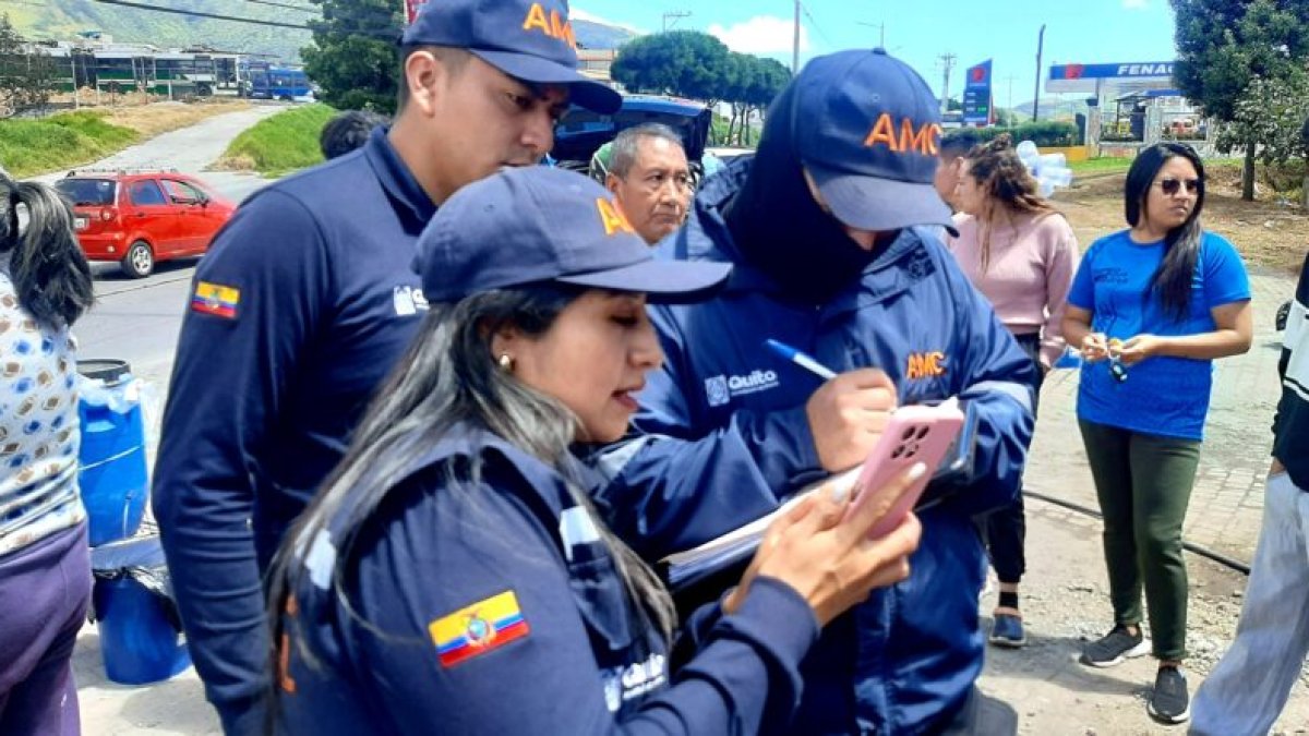 Funcionarios de la Agencia Metropolitana de Control recorrieron Quitumbe.