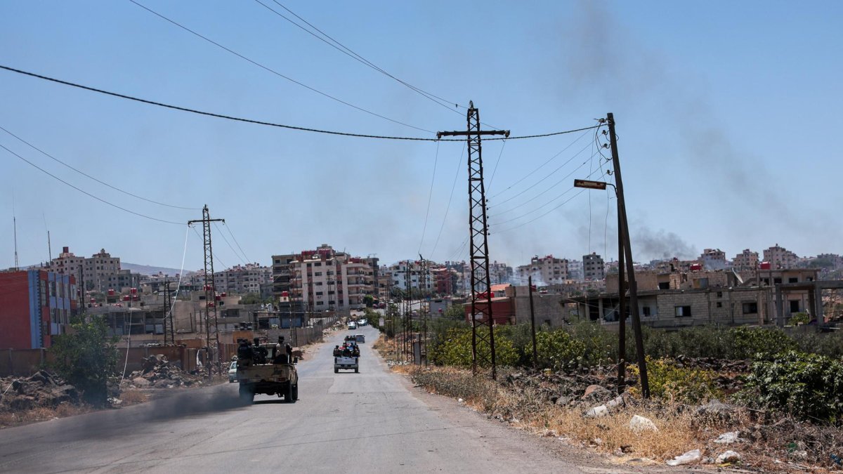 Vista general en medio de los enfrentamientos en curso en la ciudad sureña de Sweida, el 16 de julio de 2025.