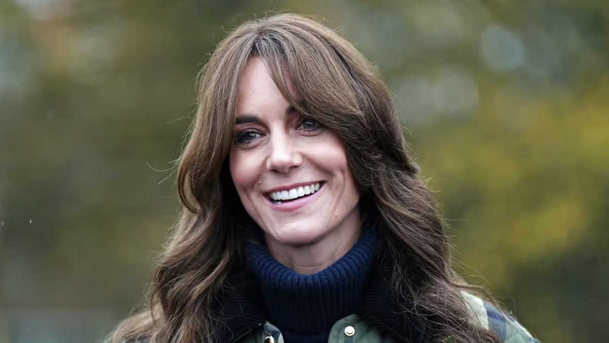 Kate Middleton durante su visita al hospital de Colchester, donde compartió su experiencia con el cáncer