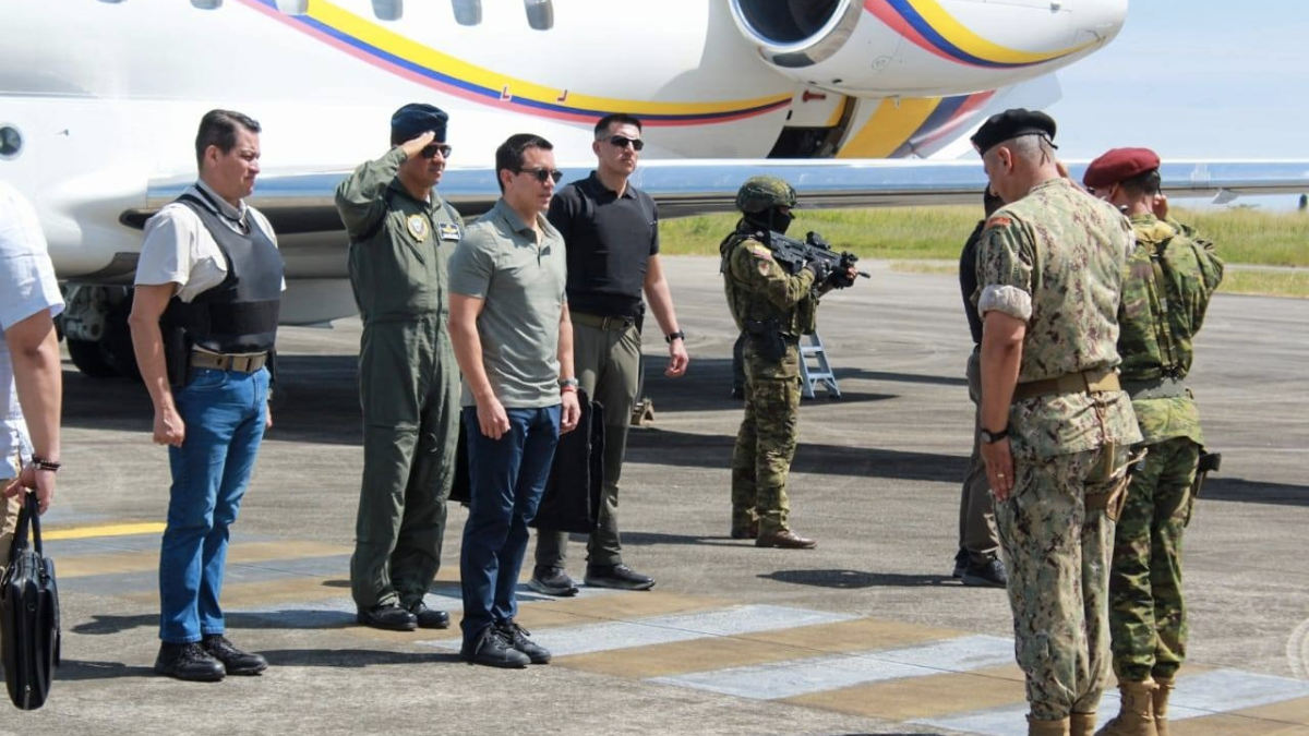 El presidente Daniel Noboa durante su visita oficial a Esmeraldas, entregó obras sociales, reforzó la seguridad y expresó su respaldo a las Fuerzas Armadas y la Policía Nacional.