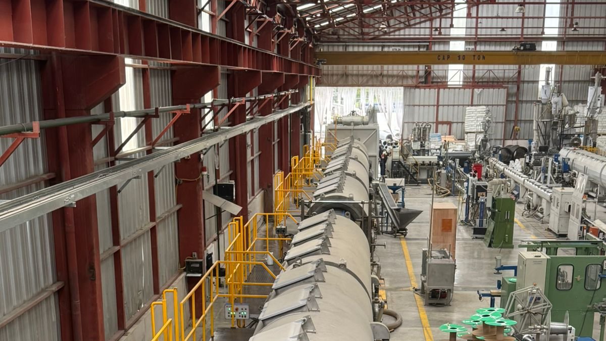 Los 350 metros de tubería de polietileno de alta densidad (PEAD) llegarán este jueves al páramo Antisana para iniciar el reemplazo del tramo averiado tras el deslave ocurrido el pasado 9 de julio.