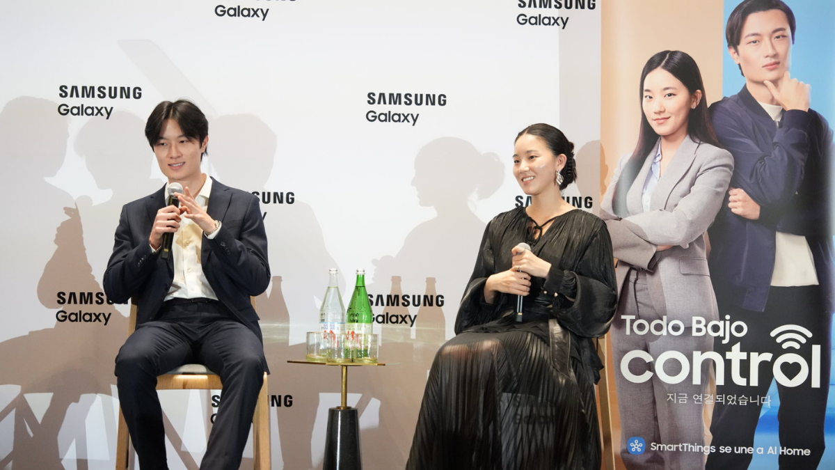 Sharon Cho y Raphael Chung protagonizan Todo Bajo Control, el primer K-drama de Samsung, donde el romance y la tecnología se mezclan bajo un mismo techo.