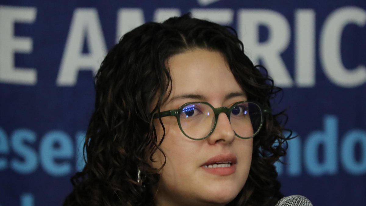 La investigadora y nutricionista de FIAN-Colombia, Alejandra Niño, durante una conferencia de prensa en Ciudad de México (México).