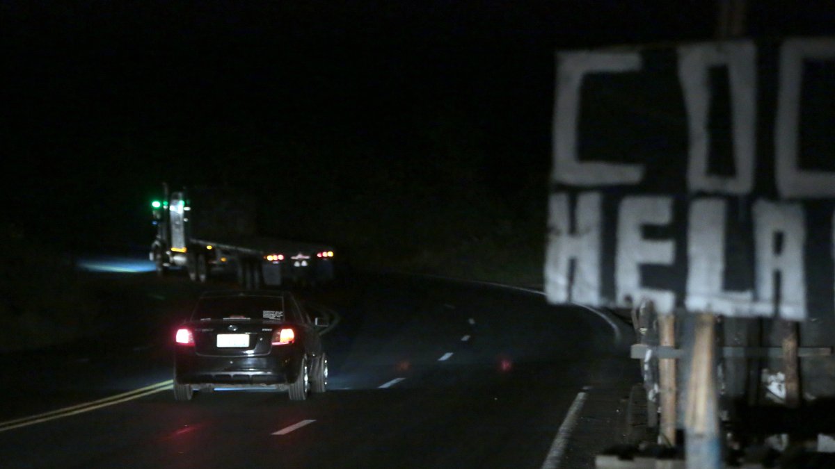 Apenas se cruza el peaje de Playas se evidencia una total falta de iluminación en la vía.