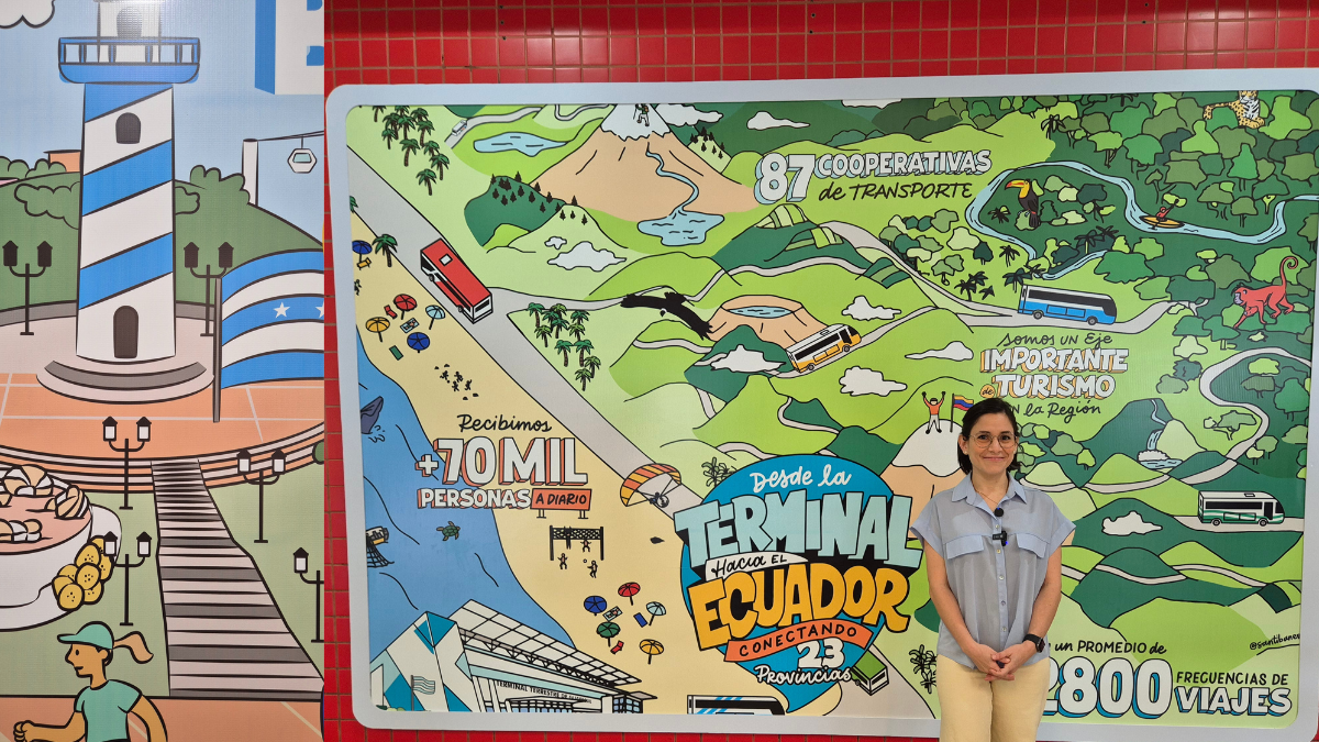 Daniela Santibañez la artista detrás de los murales digitales de la Terminal Terrestre de Guayaquil