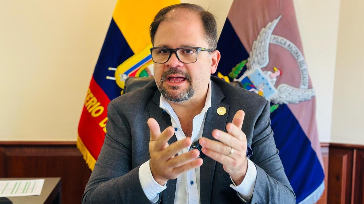El ministro del Interior, John Reimberg, expresó su firme rechazo a las decisiones judiciales adoptadas durante las audiencias de calificación de flagrancia.