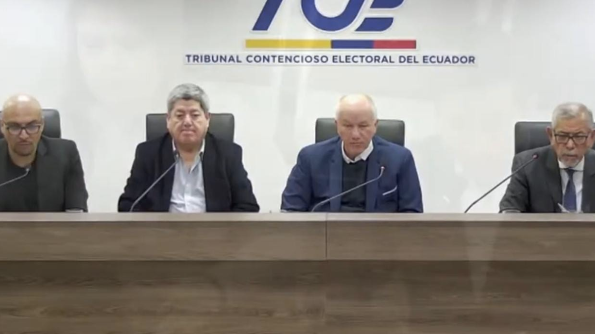 La vicealcaldesa Diana Guayanay asume oficialmente la conducción del Municipio de Loja, tras la destitución definitiva de Franco Quezada