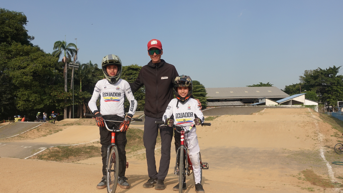 Pablo y Joaquín Verdezoto Viteri representarán a Ecuador en el Mundial de BMX Racing 2025 en Dinamarca