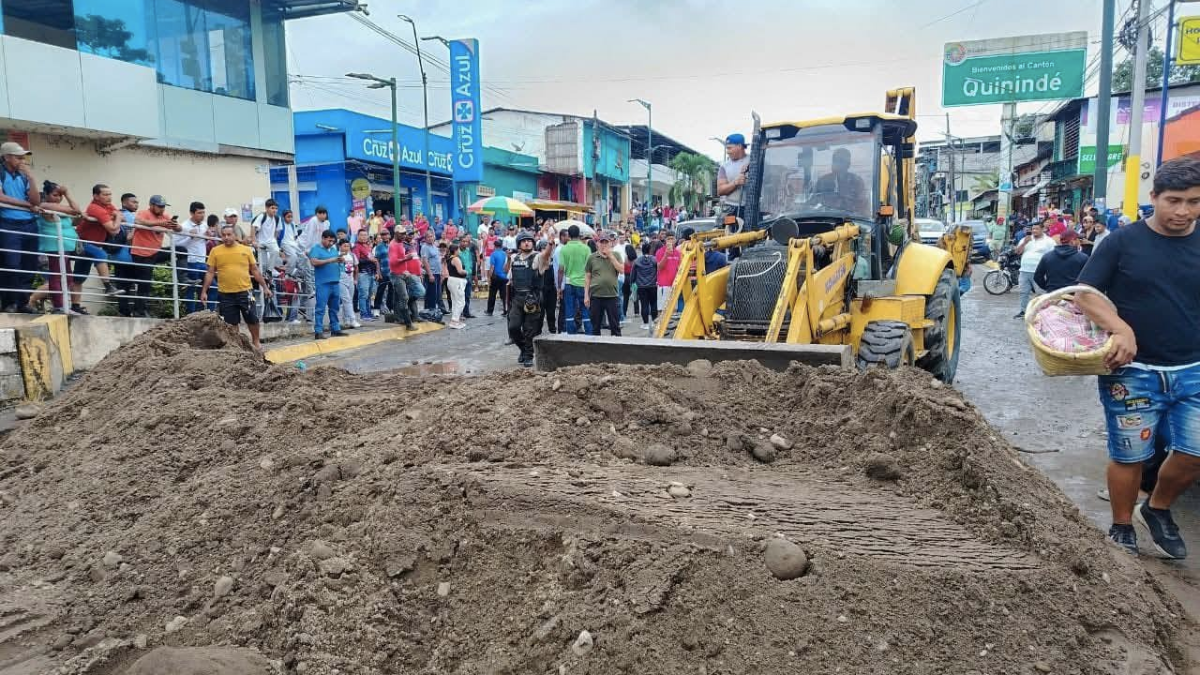 El gobernador Juan Jaramillo lideró el diálogo que permitió reabrir la vía Quinindé – Esmeraldas 