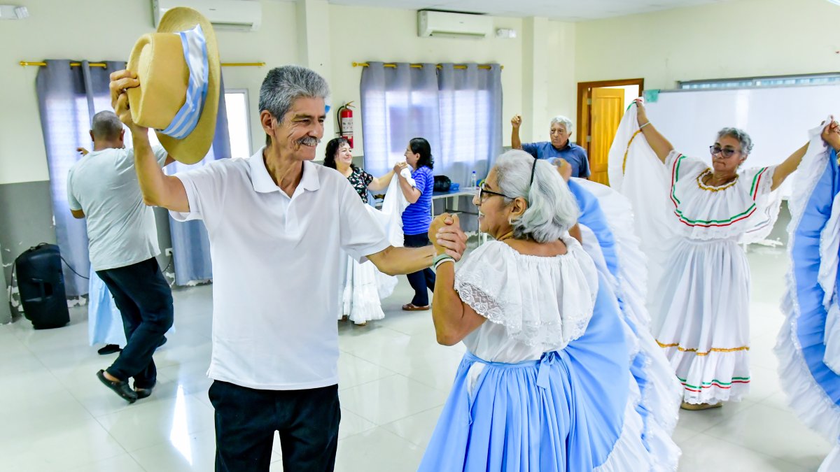 Proyecto. Adultos mayores de la ciudadela Urbanor alistan un pregón con baile en vivo.
