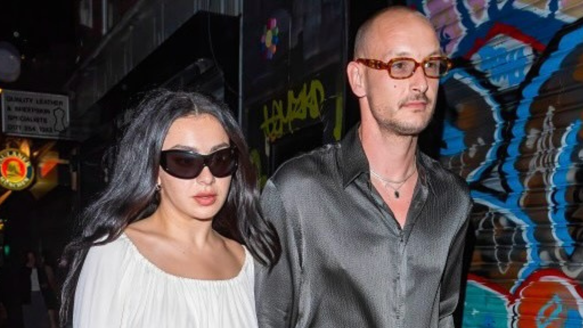 La estrella del pop Charli XCX confirmó su matrimonio con George Daniel en TikTok