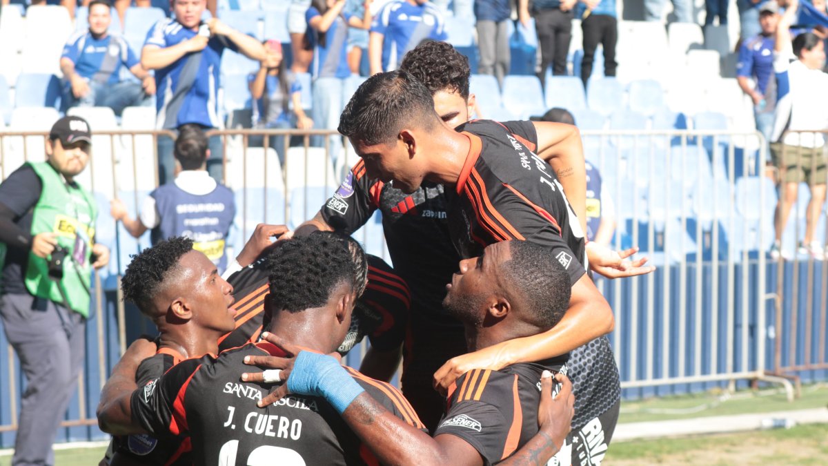 La alegría de Emelec en el gol de Castillo ante Mushuc Runa.