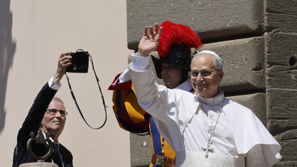 Papa Francisco lidera el Angelus desde Castel Gandolfo.