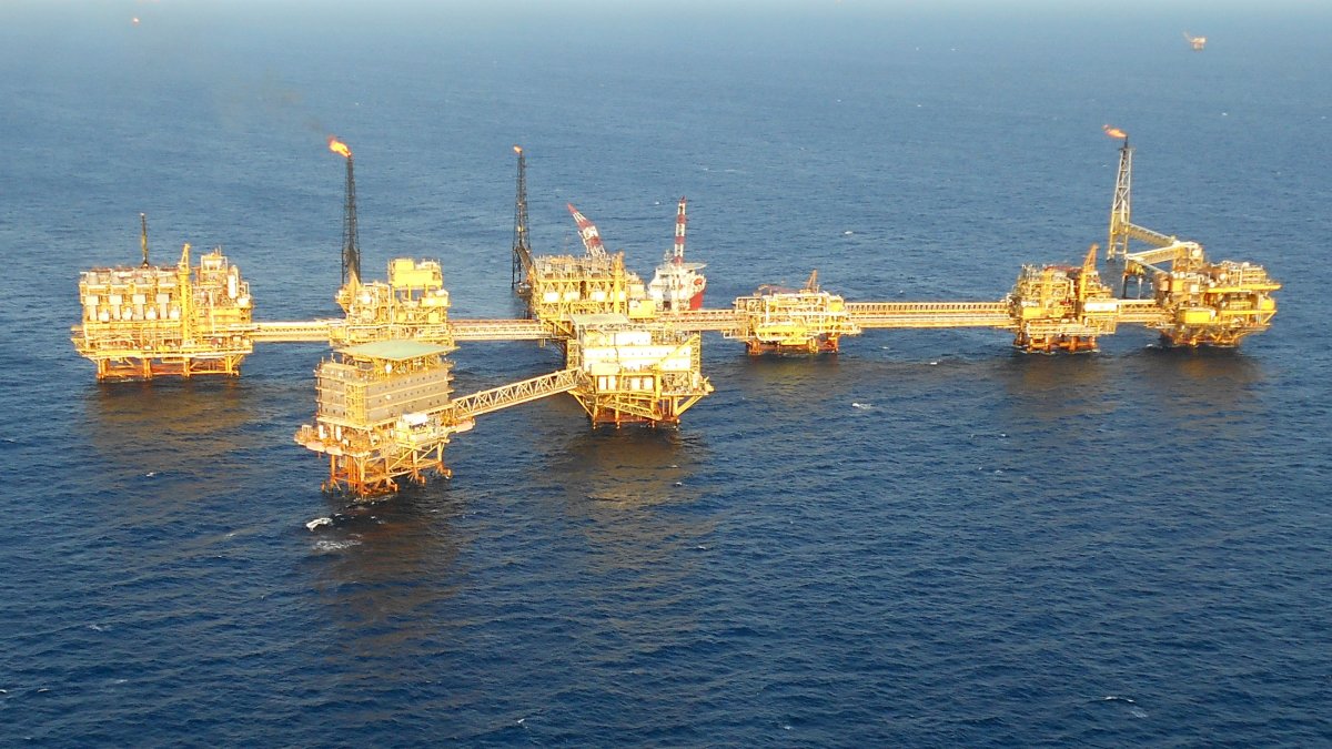 Una foto referencial de una de las plataformas petroleras que hay en el mundo.