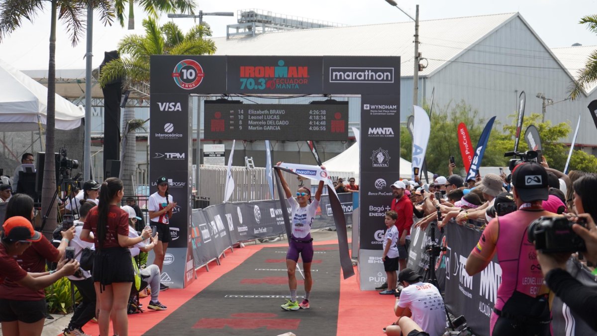 Bravo celebró tras llegar primera en la categoría élite profesional.