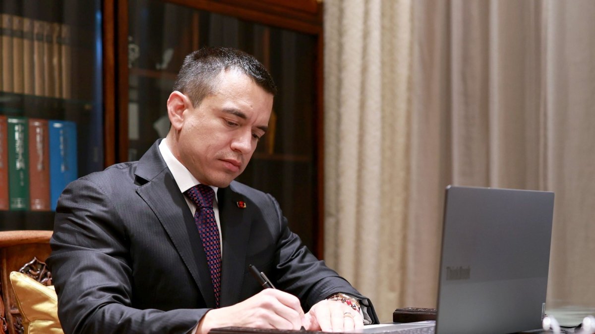 El presidente Daniel Noboa y su gabinete enfrentan cuestionamientos de la Corte Constitucional.