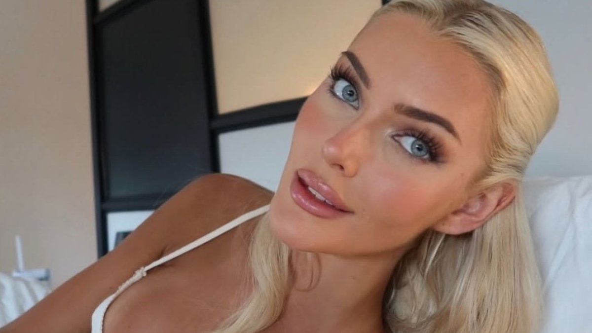 Victoria Kjær Theilvig es una hermosa modelo.