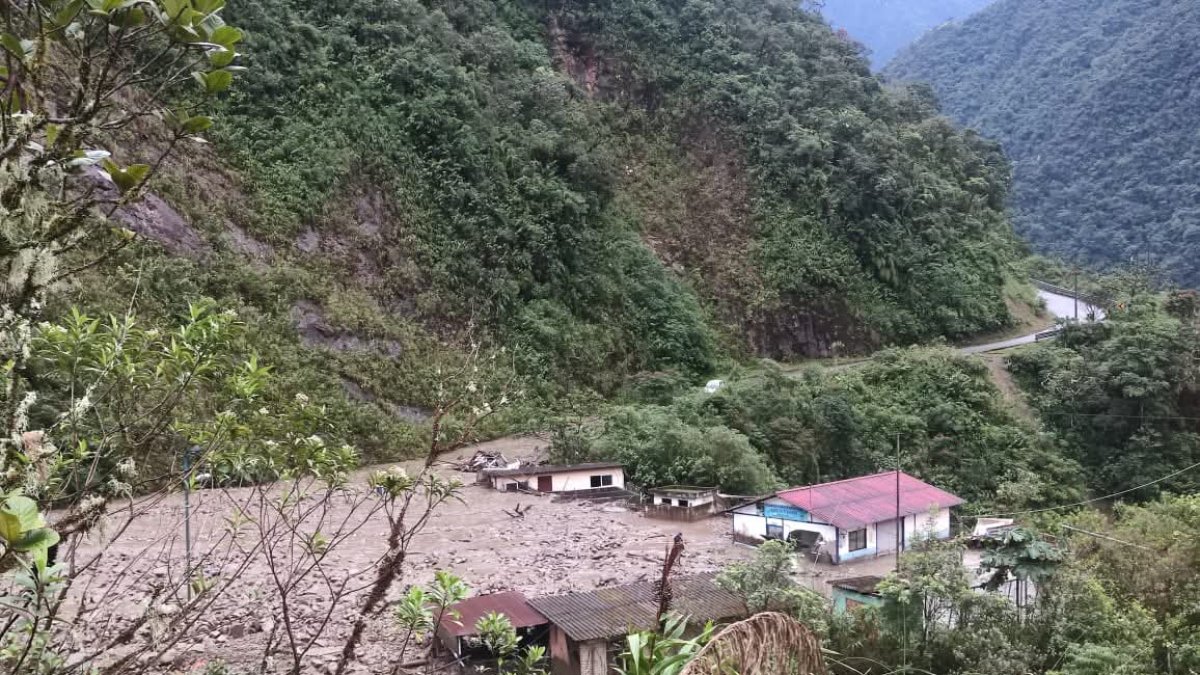 Cuatro familias fueron afectadas por un aluvión registrado durante el fin de semana en Sevilla de Oro, provincia de Azuay.