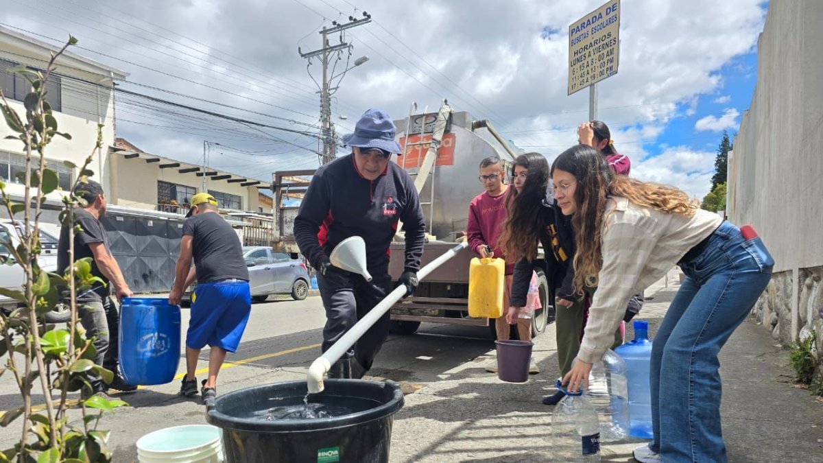 Los barrios del sur continuarán sin agua debido a que los trabajos de reparación en el sistema Mica Quito-Sur sufrieron retrasos por las extremas condiciones climáticas.