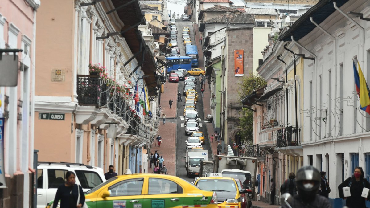 La medida vial aplica de lunes a viernes para autos y motos dentro del perímetro urbano.