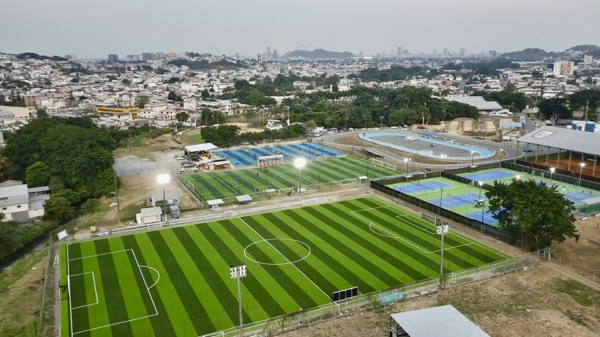 La cancha de césped sintético Ramón Unamuno está dentro del complejo Miraflores.