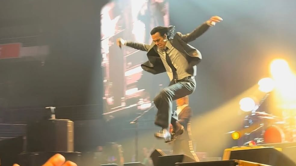 Nick Cave, lider del grupo Nick Cave and the Bad Seeds, es admirado por su personalidad nada tradicional dentro y fuera del escenario.