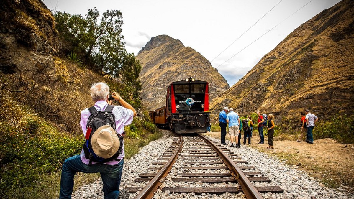 El viaje en tren por la ruta Nariz del Diablo tiene un itinerario con múltiples actividades.