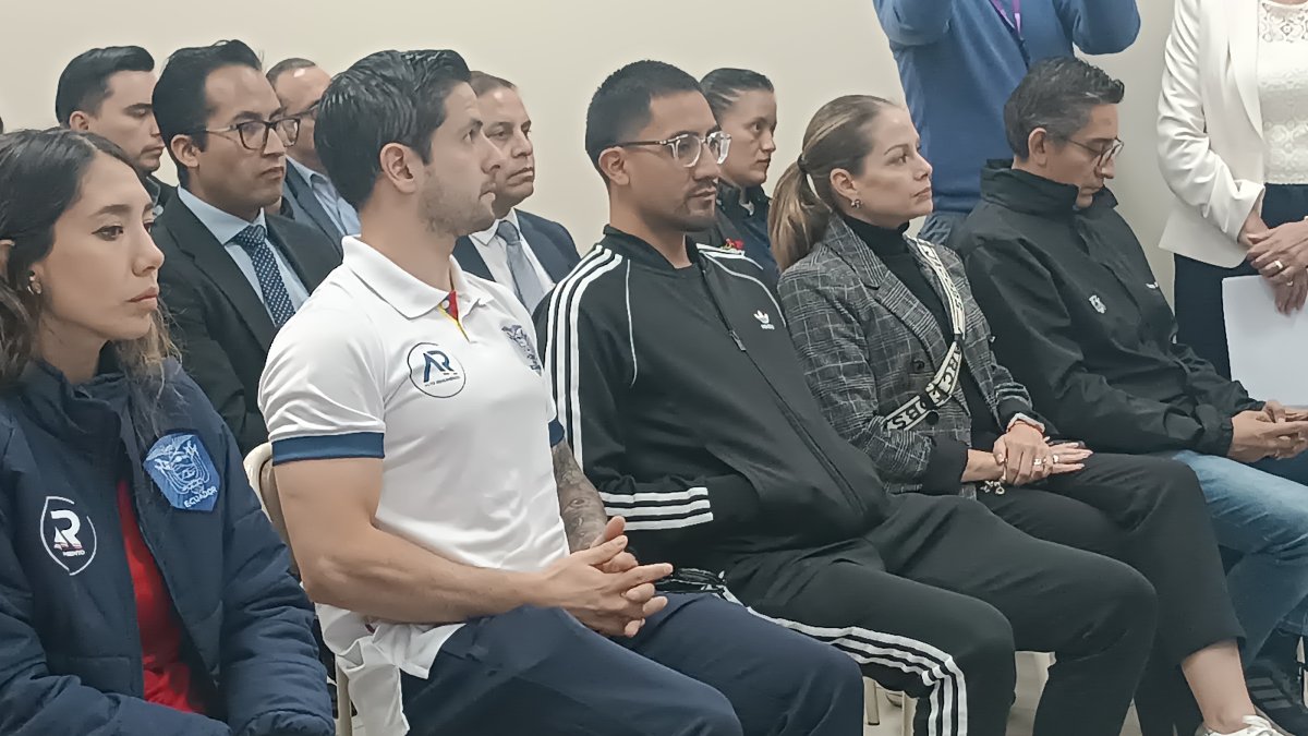 Daniel (c) asegura que su recuperación es positiva y que volverá pronto a las pistas.