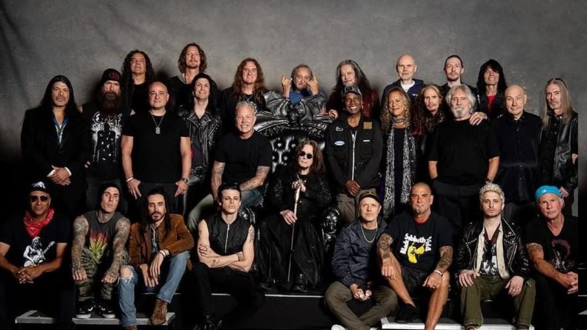 Ozzy Osbourne previo a su último show en julio, rodeado de leyendas del metal