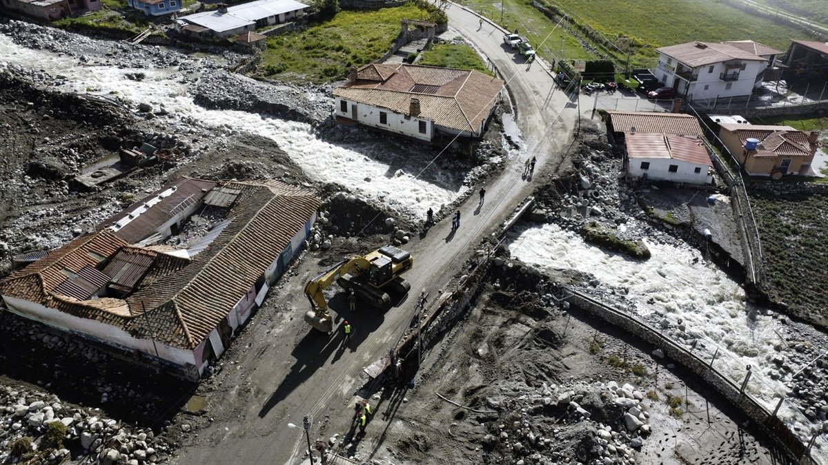 Esta vista aérea muestra casas dañadas luego de las inundaciones en el pueblo de Apartadero en Páramo, estado Mérida. Venezuela enfrenta fuertes lluvias desde inicios de julio de 2025.